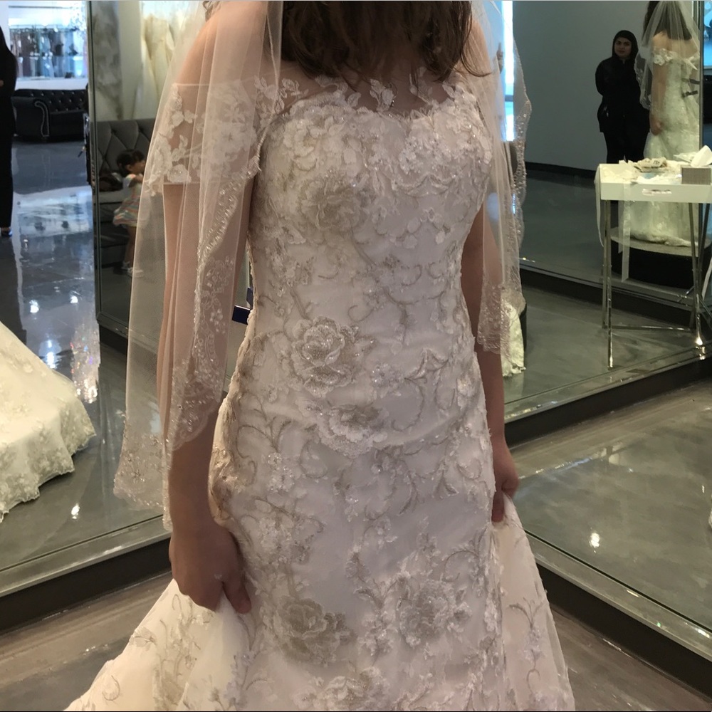 Lace wedding dress